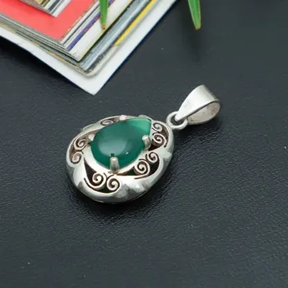 Picture of Pure Silver Pendant With Natural Green Onyx / Unisex / 3.4 Gram